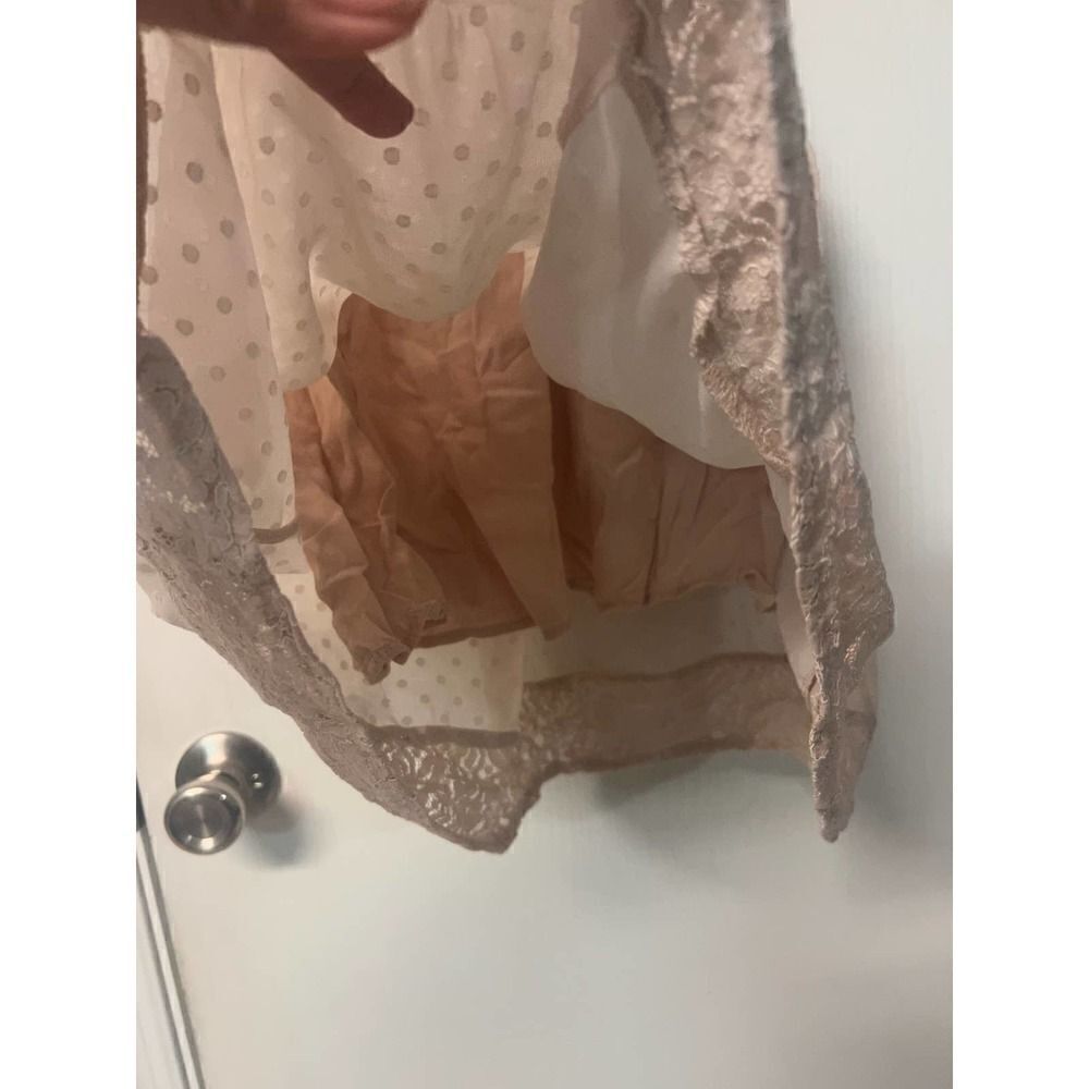 Hem & Thread Blouse - Picture 3 of 5